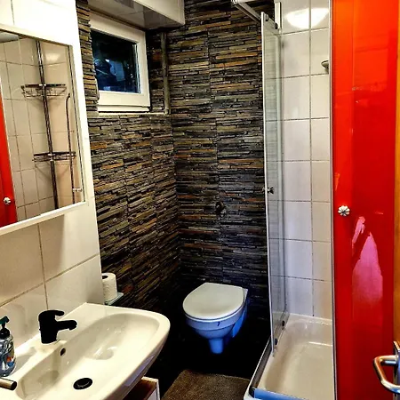 Stilvolles Mit Terrasse Und Stellplatz Appartement Tiefenbronn